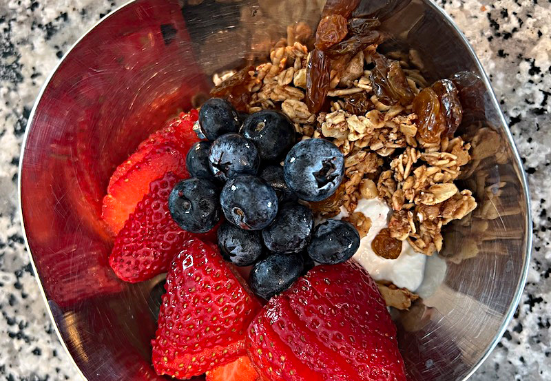 Quick Granola with Yogurt and Fruit – Small Batch